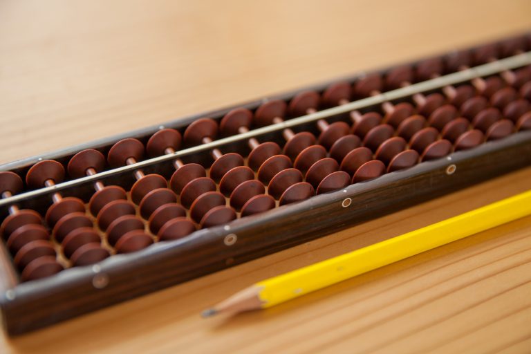 「 そろばん 」は習わせるべきか ？