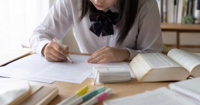 英語長文が読めない高校生が、夏休みに見直すべき英文法・英文解釈・語彙のアイキャッチ画像