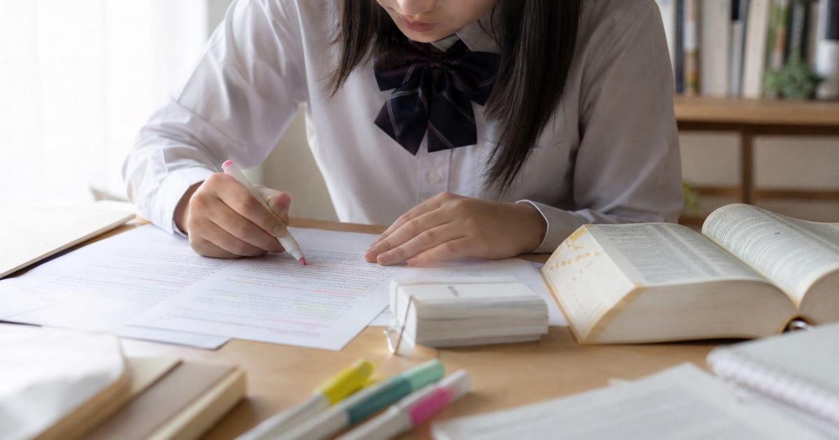 英語長文が読めない高校生が、夏休みに見直すべき英文法・英文解釈・語彙のアイキャッチ画像